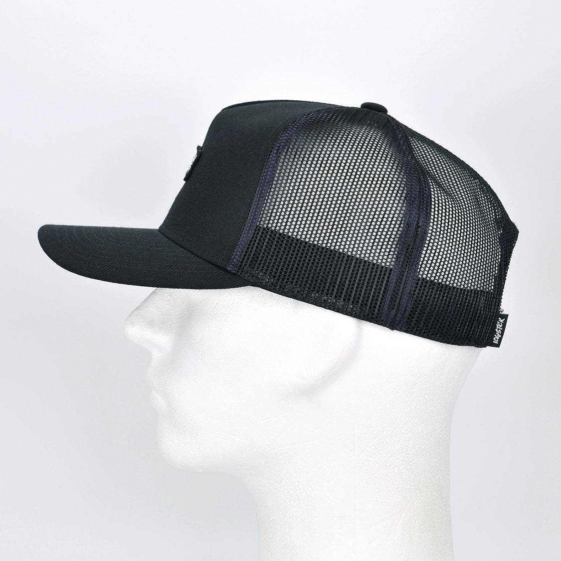 a-frame horror in the dark trucker svart