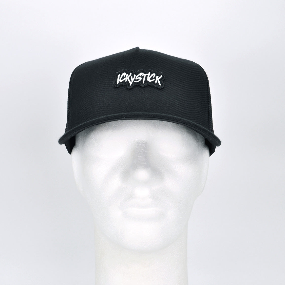 a-frame horror in the dark trucker svart