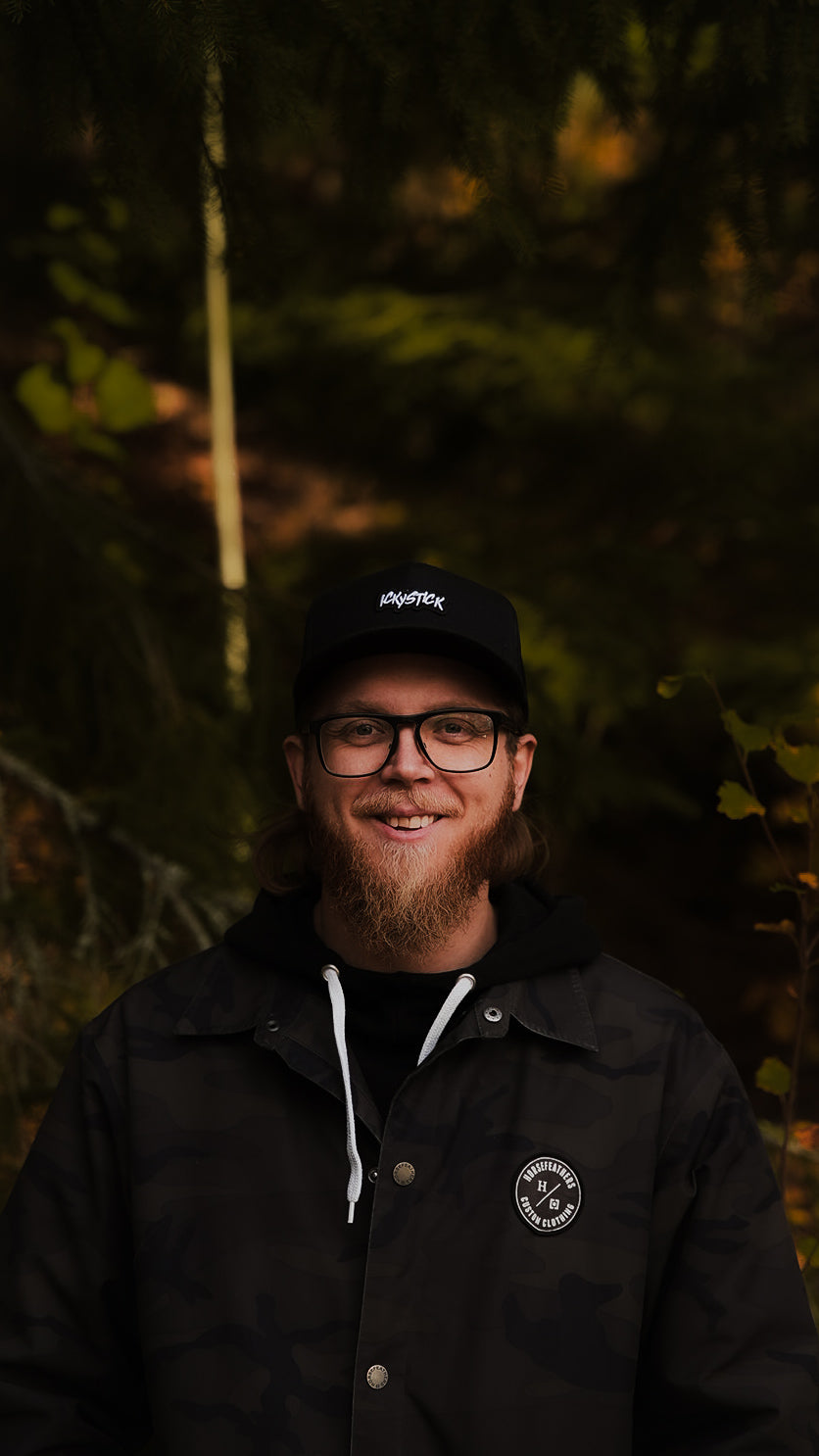 a-frame horror in the dark trucker svart