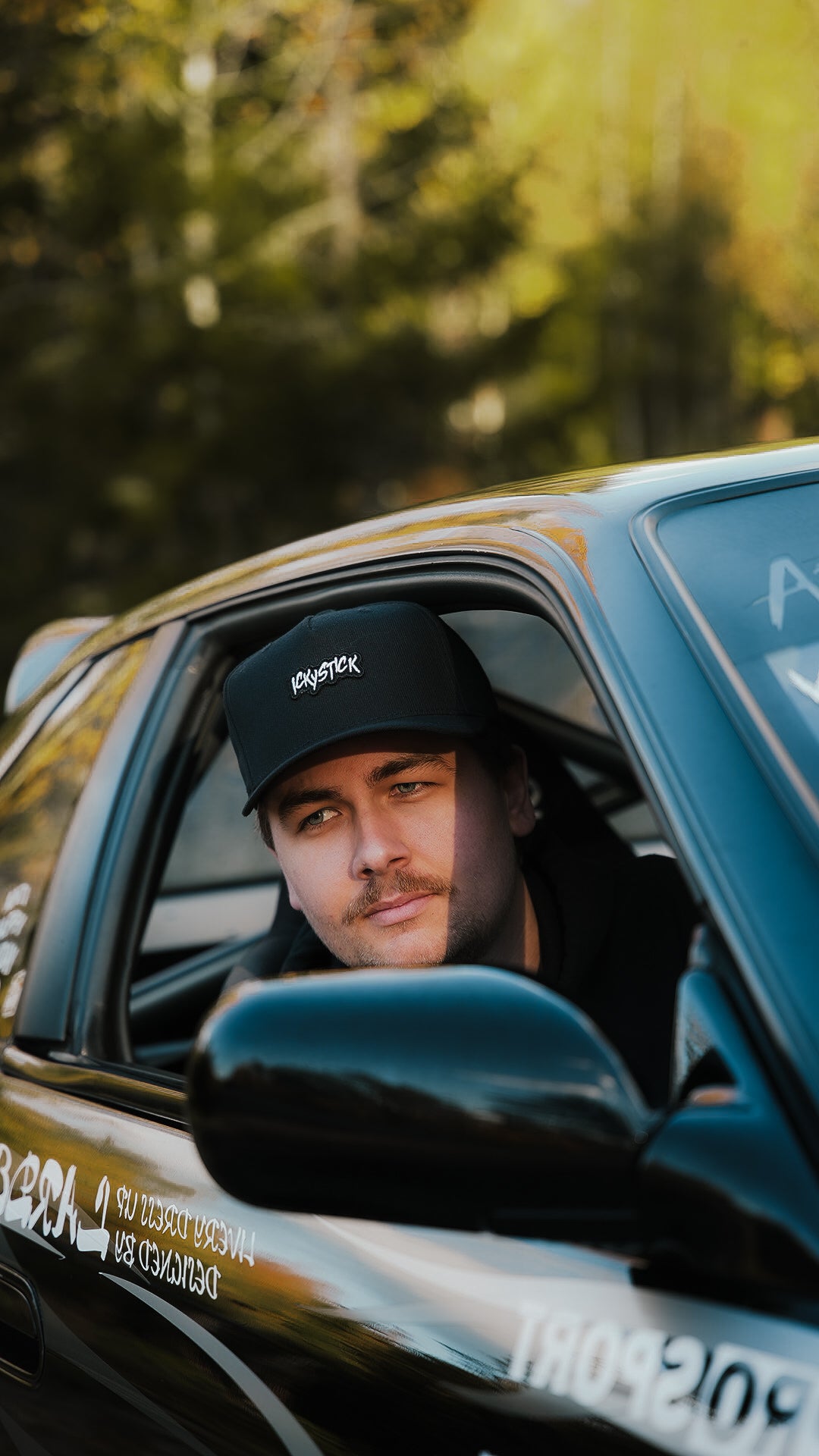 a-frame horror in the dark svart